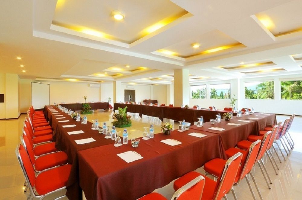 Pratama Hotel & Convention Mataram Exterior photo